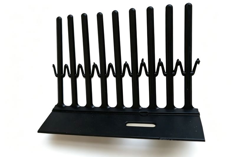 Eaves Comb