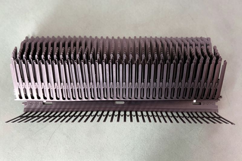 Eaves Comb